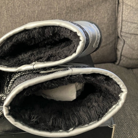 GBG BY GUESS silver/blk glitter boot - Picture 5 of 7